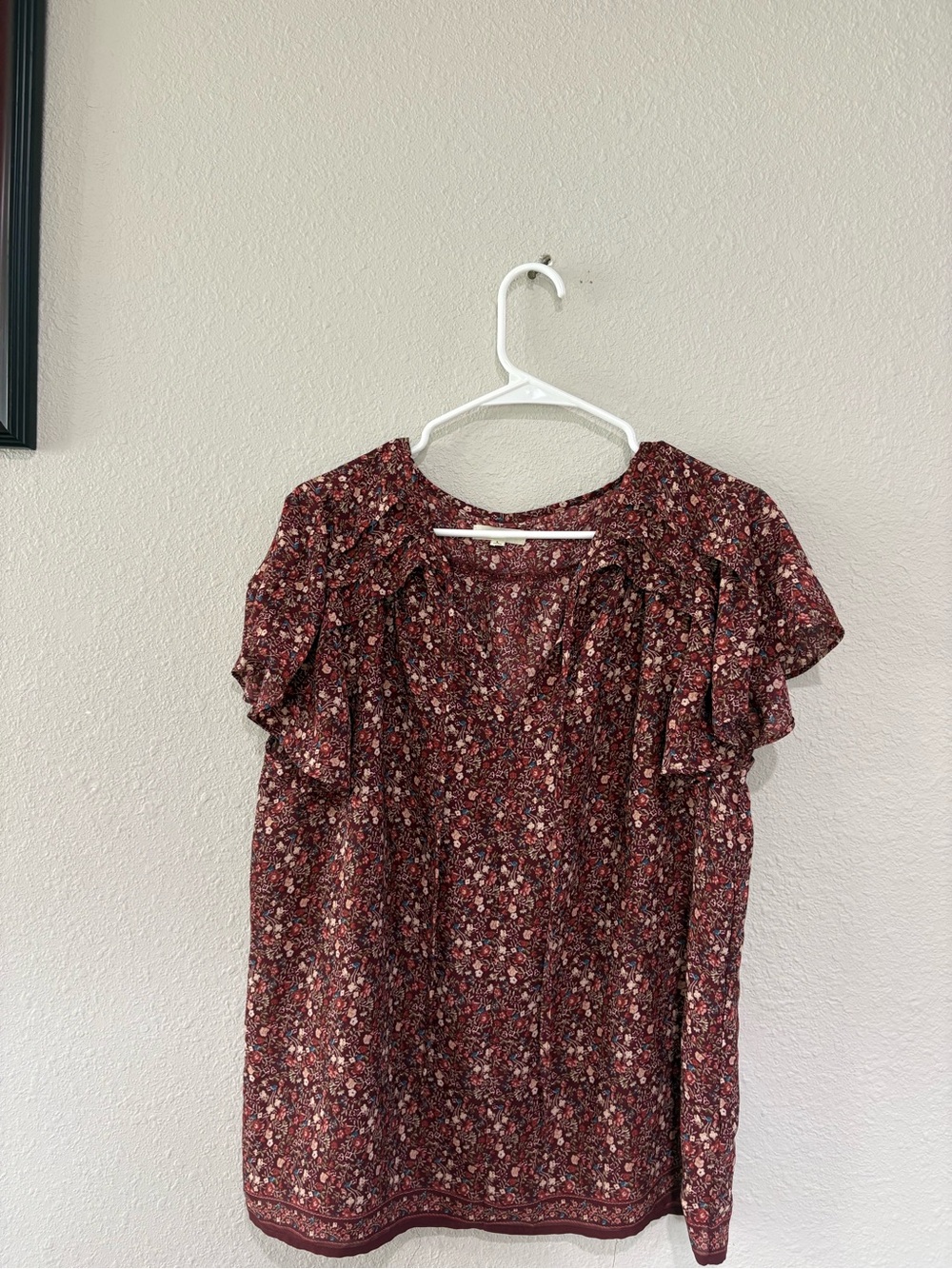 Womens Floral Ruffle Sleeve Top - Burgundy large